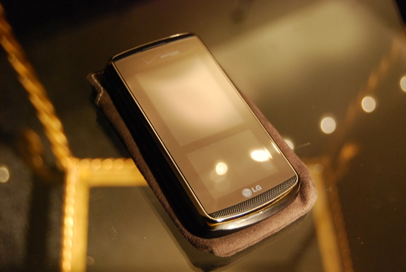 Illustration for article titled Hands On with Verizon's Janus-Faced LG VX8800 Venus (with Gallery)